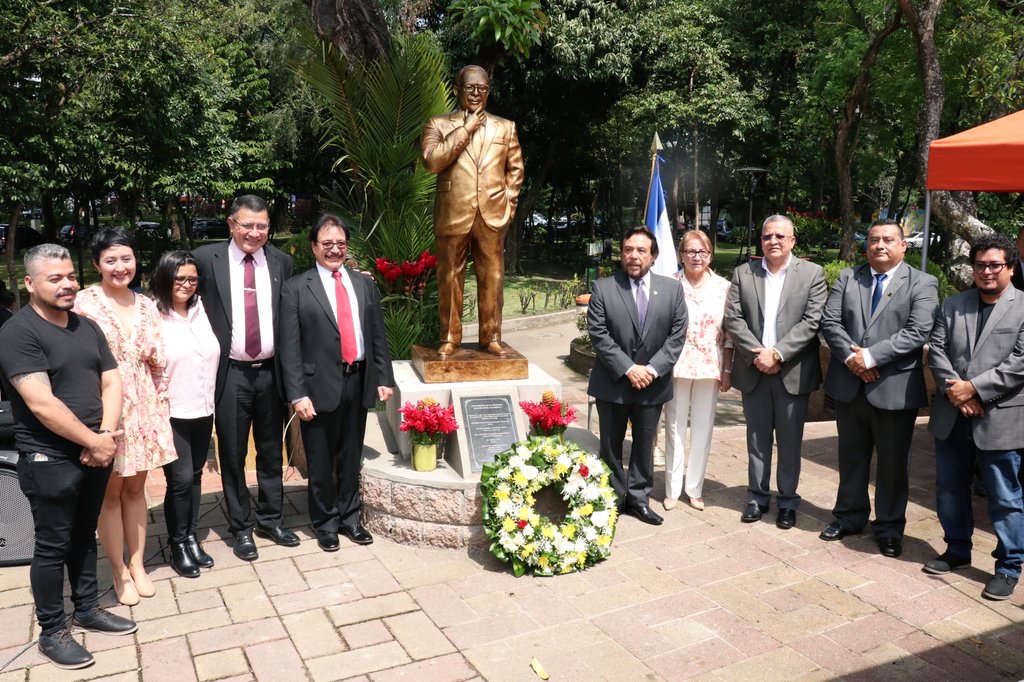 UES devela estatua en homenaje al Rector Mártir, Ingeniero Félix Ulloa ues-devela-estatua-en-homenaje-al-rector-martir-ingeniero-felix-ulloa